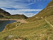 52 Sul sentiero della riva orientale dei Laghi Gemelli